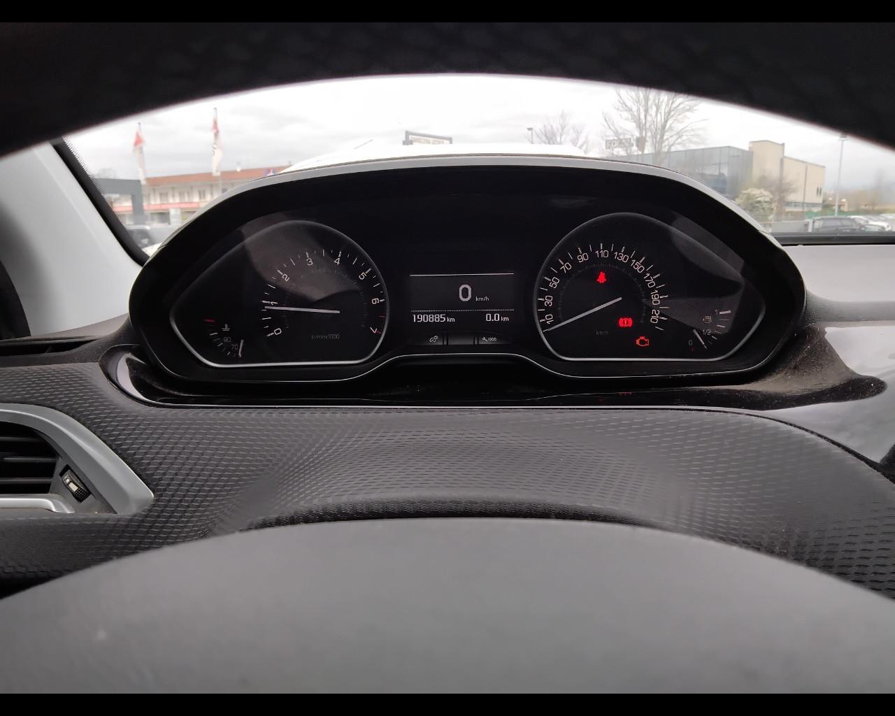 PEUGEOT 208 I 2015 - 208 5p 1.2 puretech Access 82cv