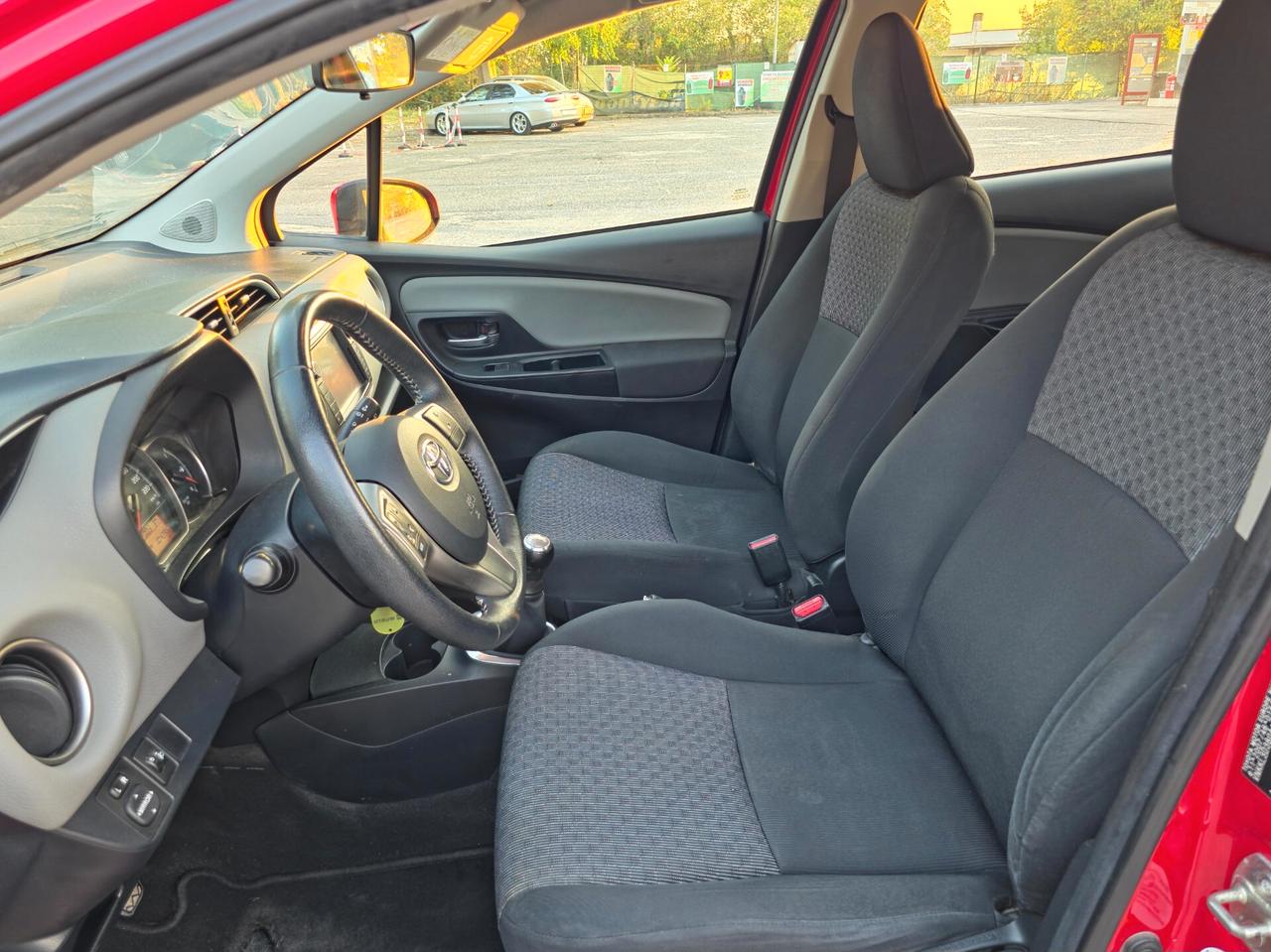 Toyota Yaris 1.0 5 porte Lounge CV-69 E6 Manuale NEO 2015