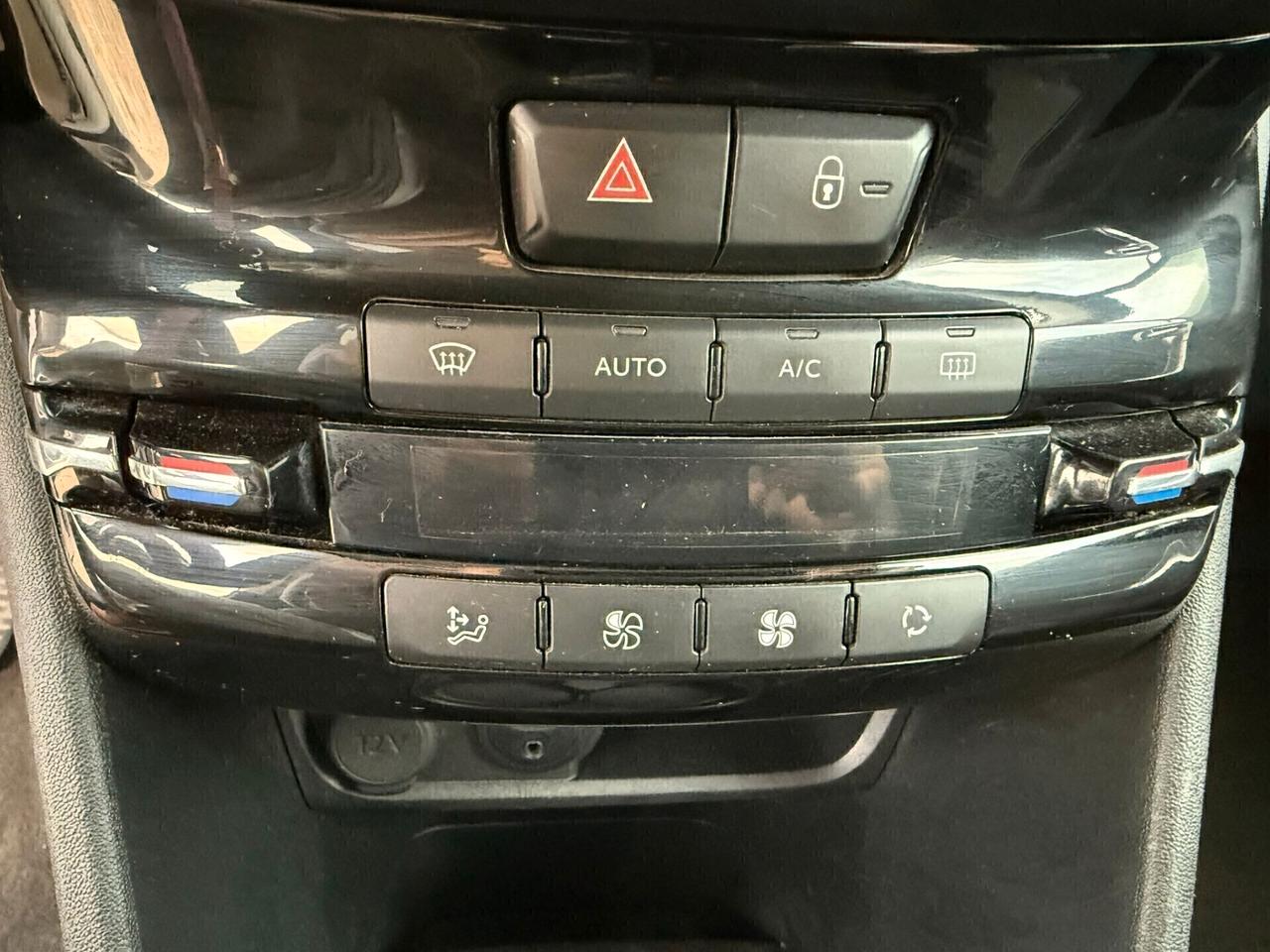 Peugeot 2008 BlueHDi 100 Black Matt