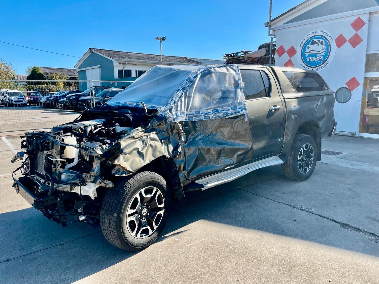 Toyota Hilux 2.4 D-4D 4WD 4 porte Double Cab Lounge ***INCIDENTATO**
