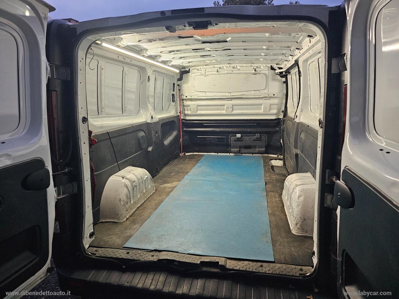 Vivaro 29 1.6 BiT. EcoF. PC-TN Furg. Ed.