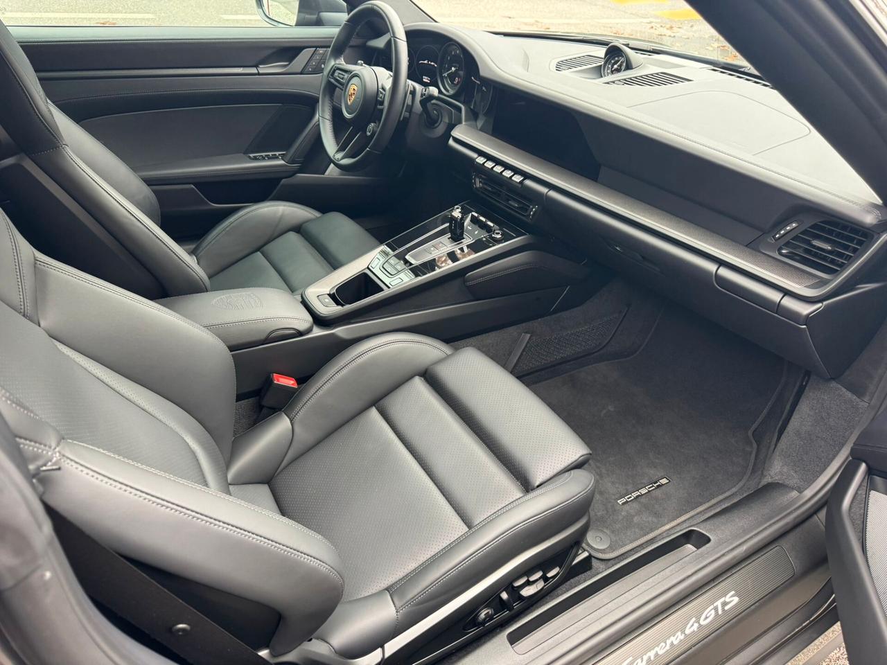 Porsche 992 911 Cabrio 3.0 Carrera 4 GTS auto