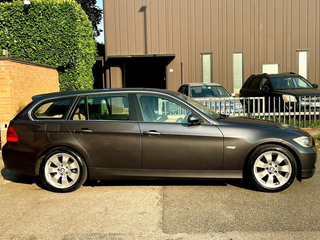 BMW 325 Xi(benz)-137000km-P.Beige,Navi,4x4-2006