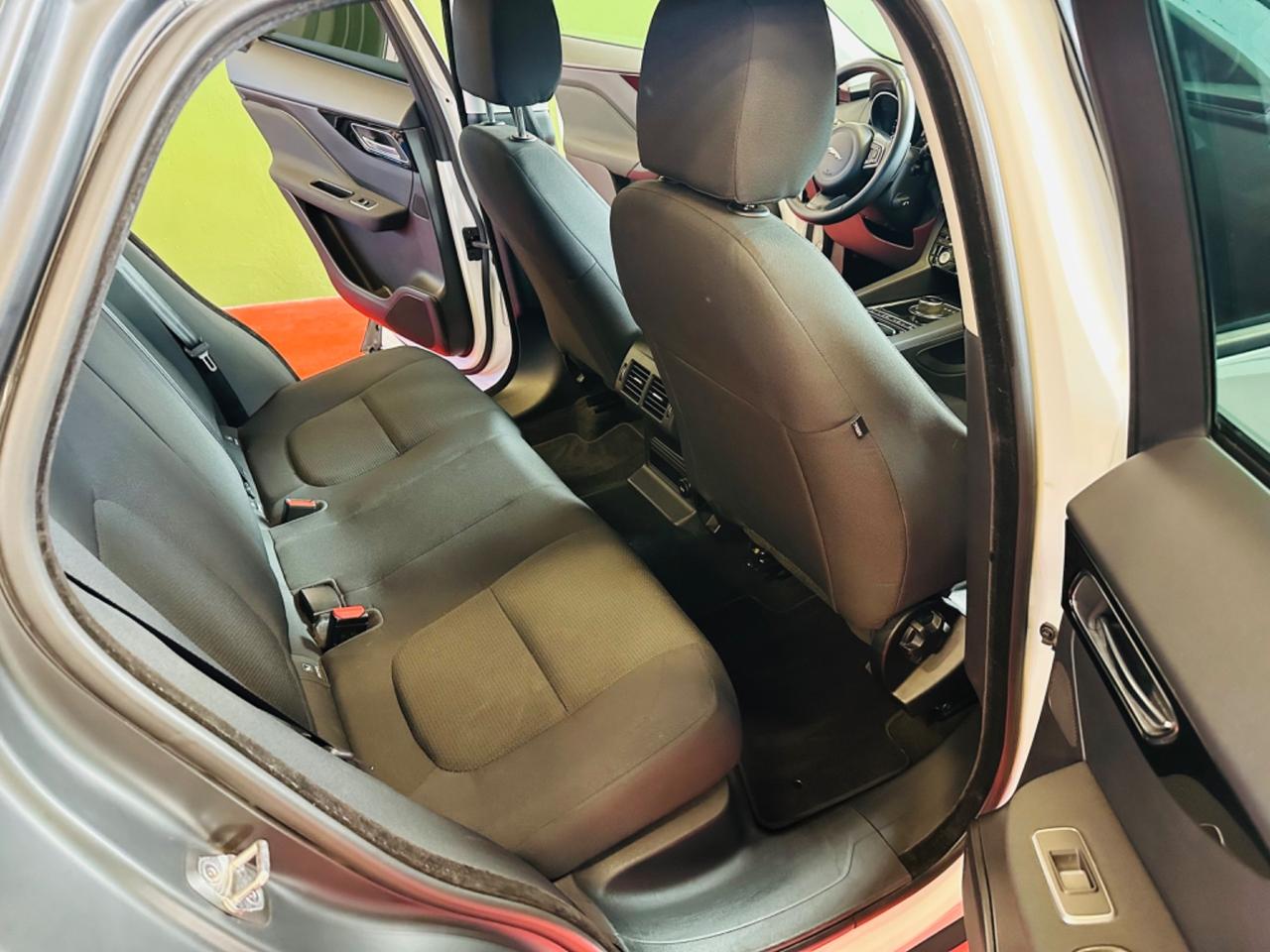 Jaguar F-Pace 2.0 D 180 CV 4x4 Sport