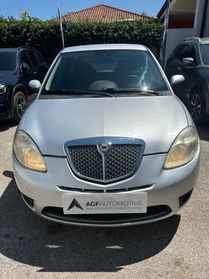 Lancia Ypsilon 1.4 16V Sport MomoDesign