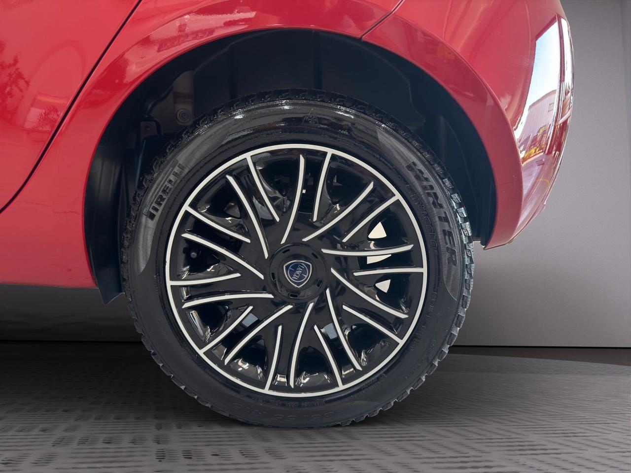 Lancia Ypsilon 1.0 FireFly 5 porte S&S Hybrid Ecochic Gold