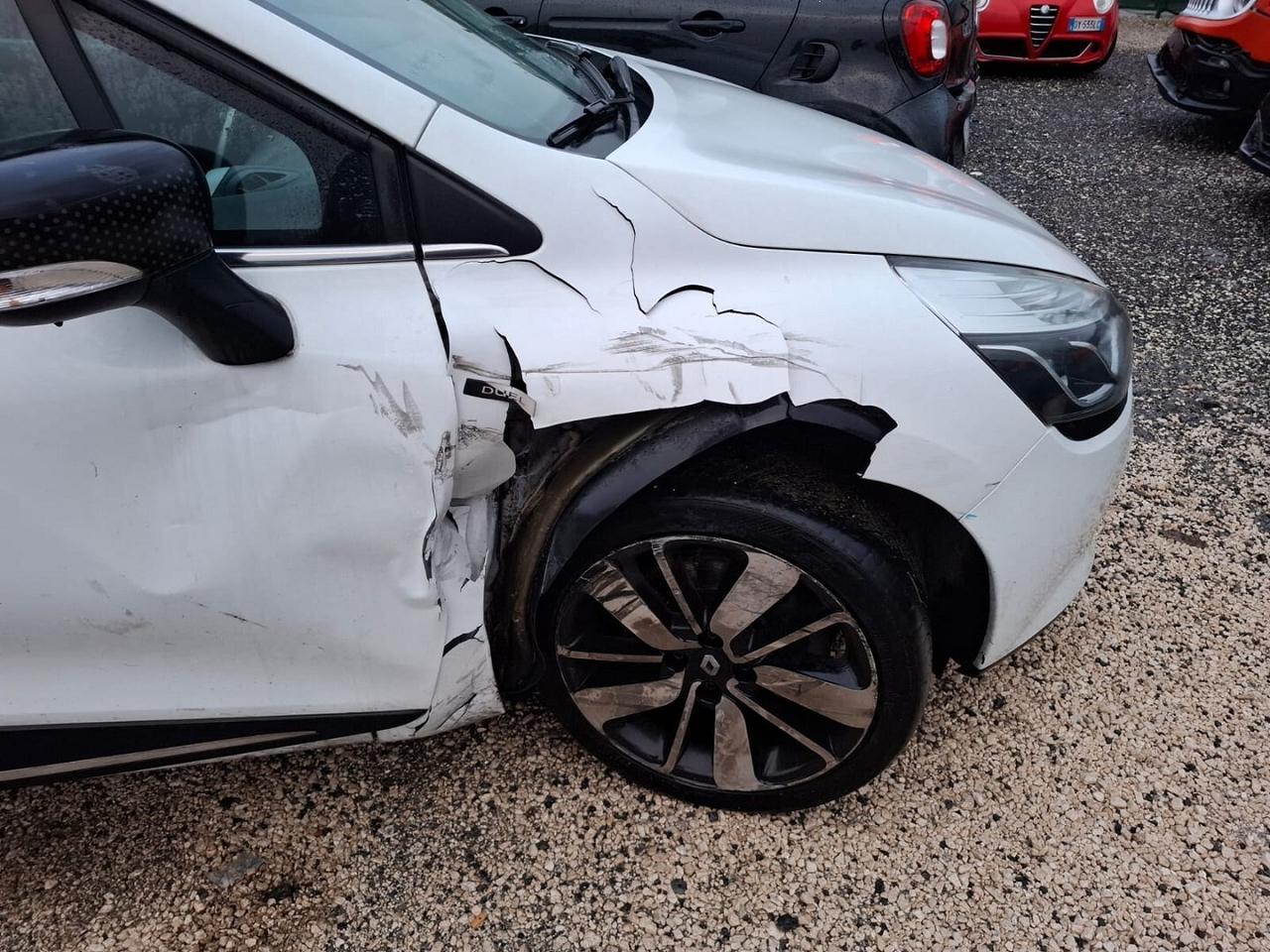 RENAULT CLIO SPORTER SPORT SINISTRATA MARCIANTE