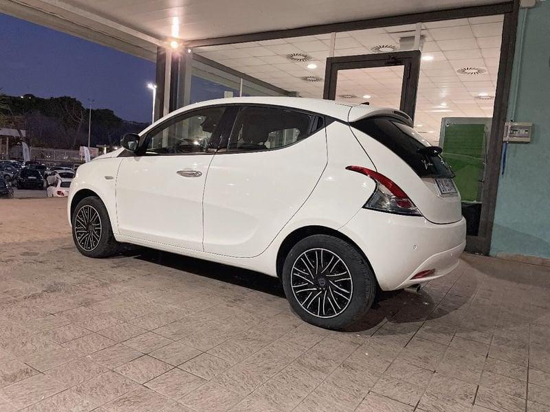 Lancia Ypsilon 1.0 FireFly 70cv S&S Hybrid GOLD