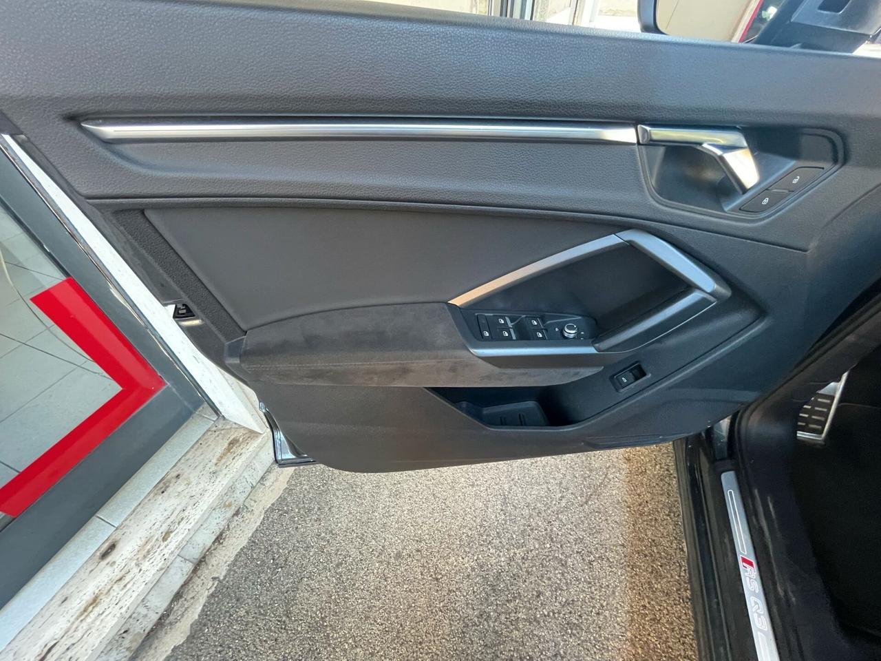 Audi Q3 RS quattro S tronic