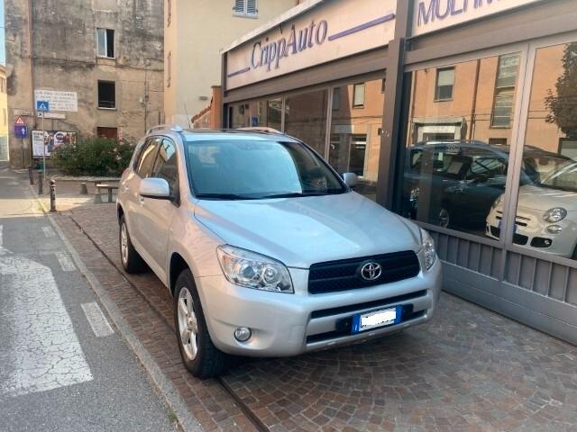 Toyota RAV4 2.0 4X4 Luxury Automatico GPL