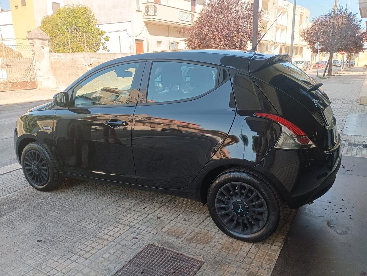Lancia Ypsilon 1.2 benzinza 69 CV Elefantino Blu 5 porte