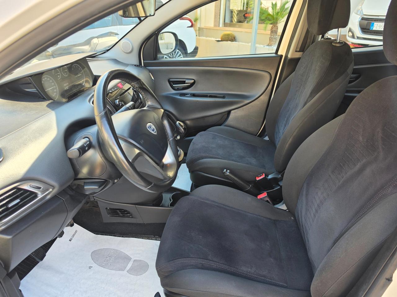 Lancia Ypsilon 1.2 69 CV 5 porte S&S Silver