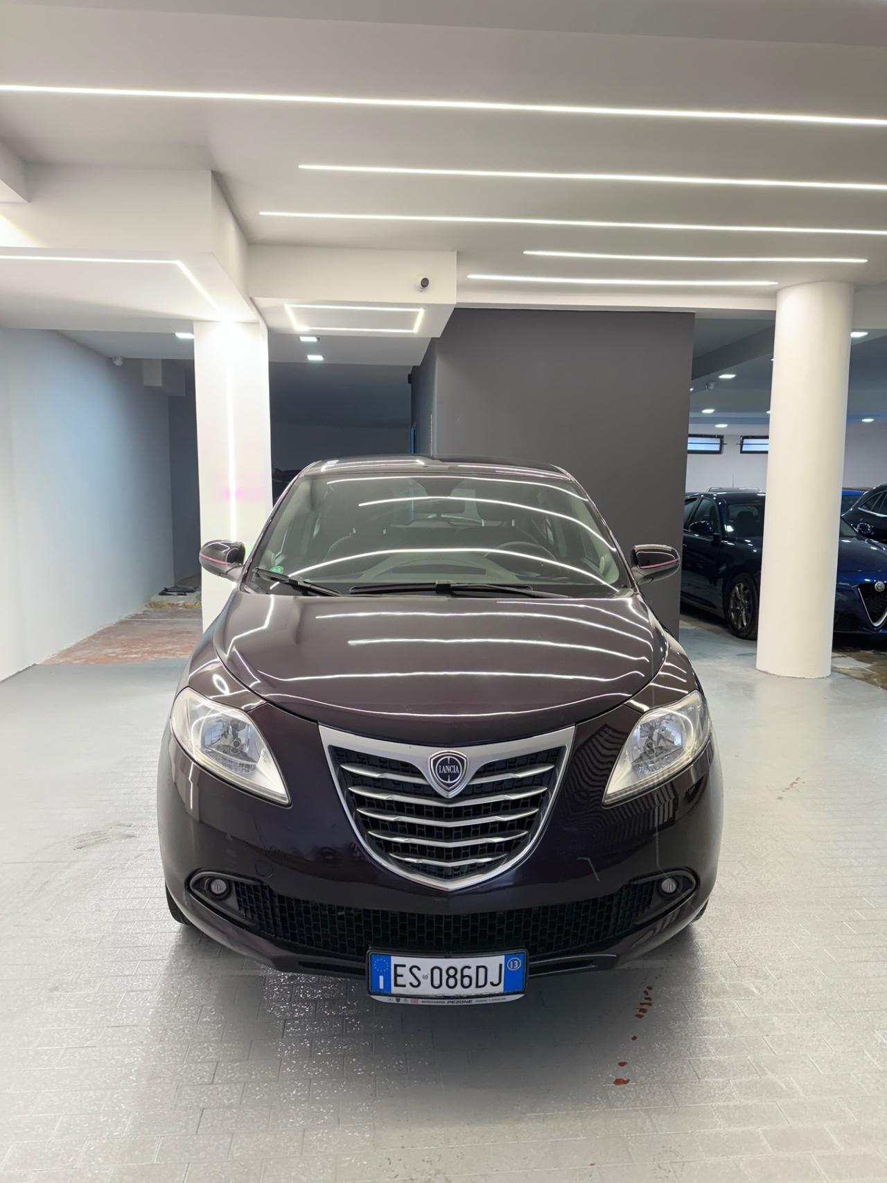 Lancia Ypsilon 0.9 TwinAir 85 CV 5 porte Metano Ecochic Elefantino