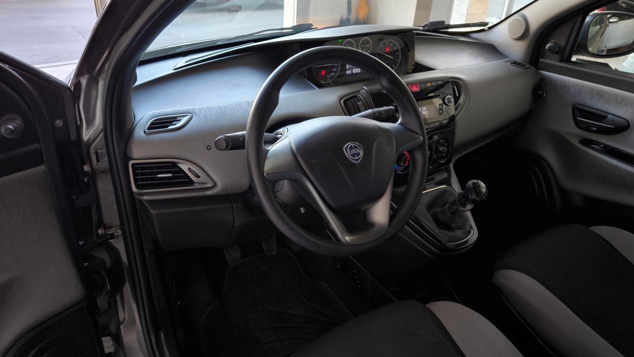 Lancia Ypsilon 1.2 69 CV 5 porte S&S Silver