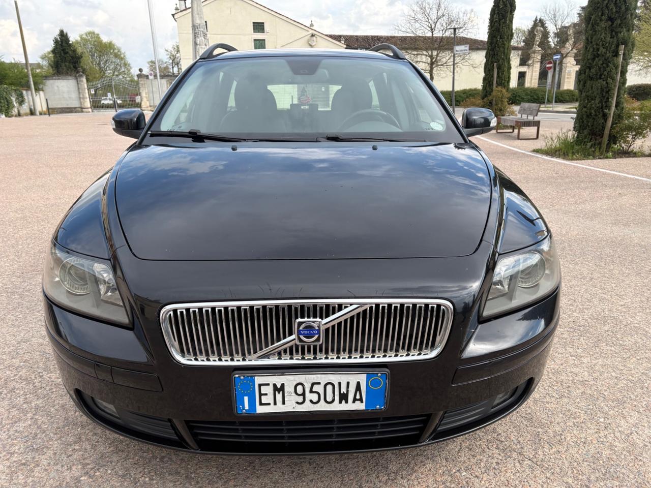 Volvo V50 D anno 2012 pronta a uso ok neo patentati