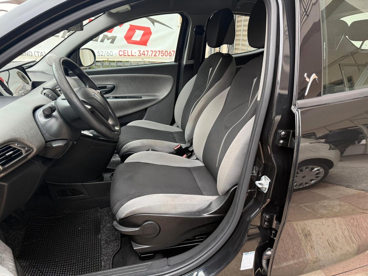 Lancia Ypsilon 1.2 69 CV 5 porte S&S Silver
