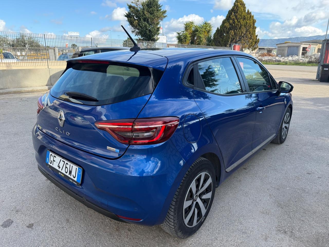Renault Clio Full Hybrid E-Tech 140 CV 5 porte Initiale Paris