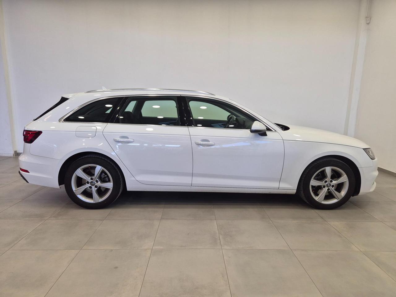 Audi A4 Avant 30 2.0 tdi Business 122cv s-tronic - NEOPATENTATI - Cruise/Lim - Sens. Park.
