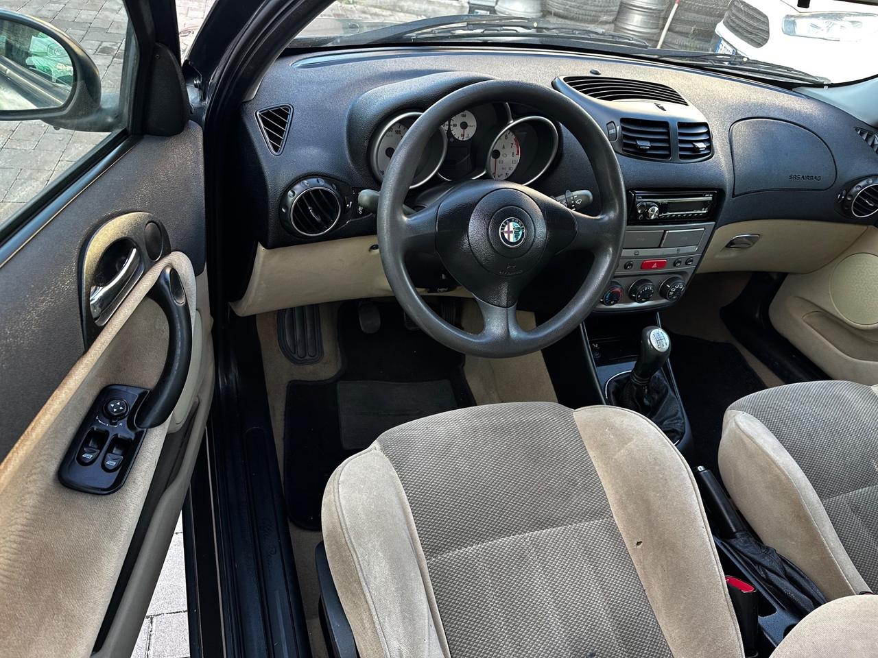 Alfa Romeo 147 1.6i 16V Twin Spark cat 5p. Distinctive