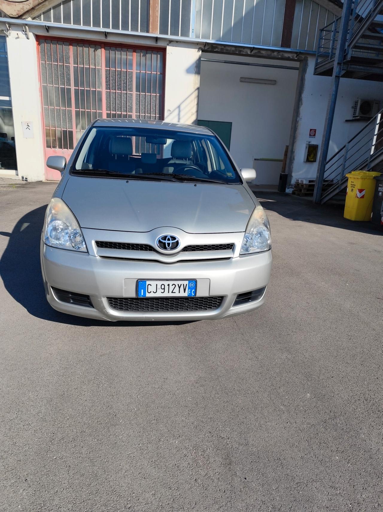 Toyota Corolla Verso 2.0 16V D-4D