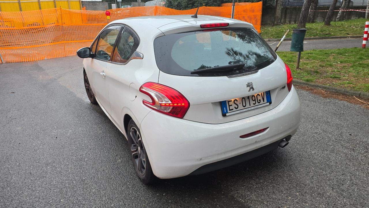 Peugeot 208 1.2 VTi 82 CV 3 porte Allure