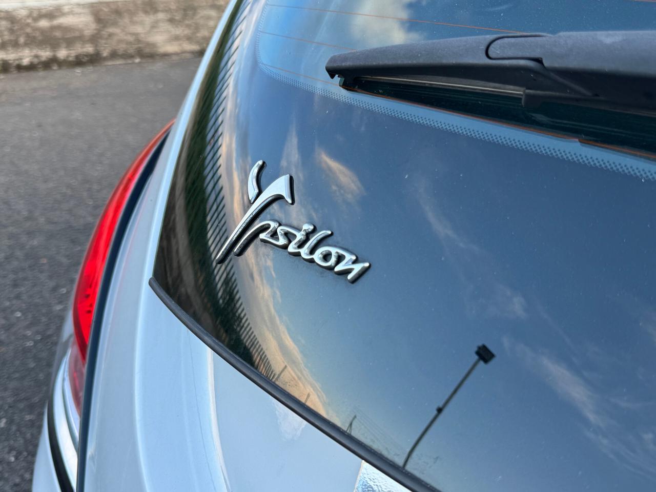 Lancia Ypsilon 1.0 FireFly 5 porte S&S Hybrid Ecochic Silver