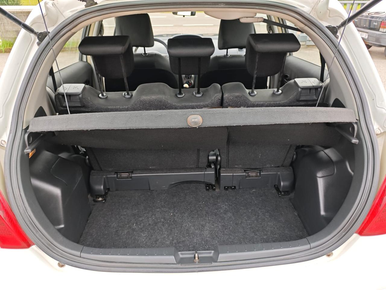 Toyota Yaris 1.0 5 porte