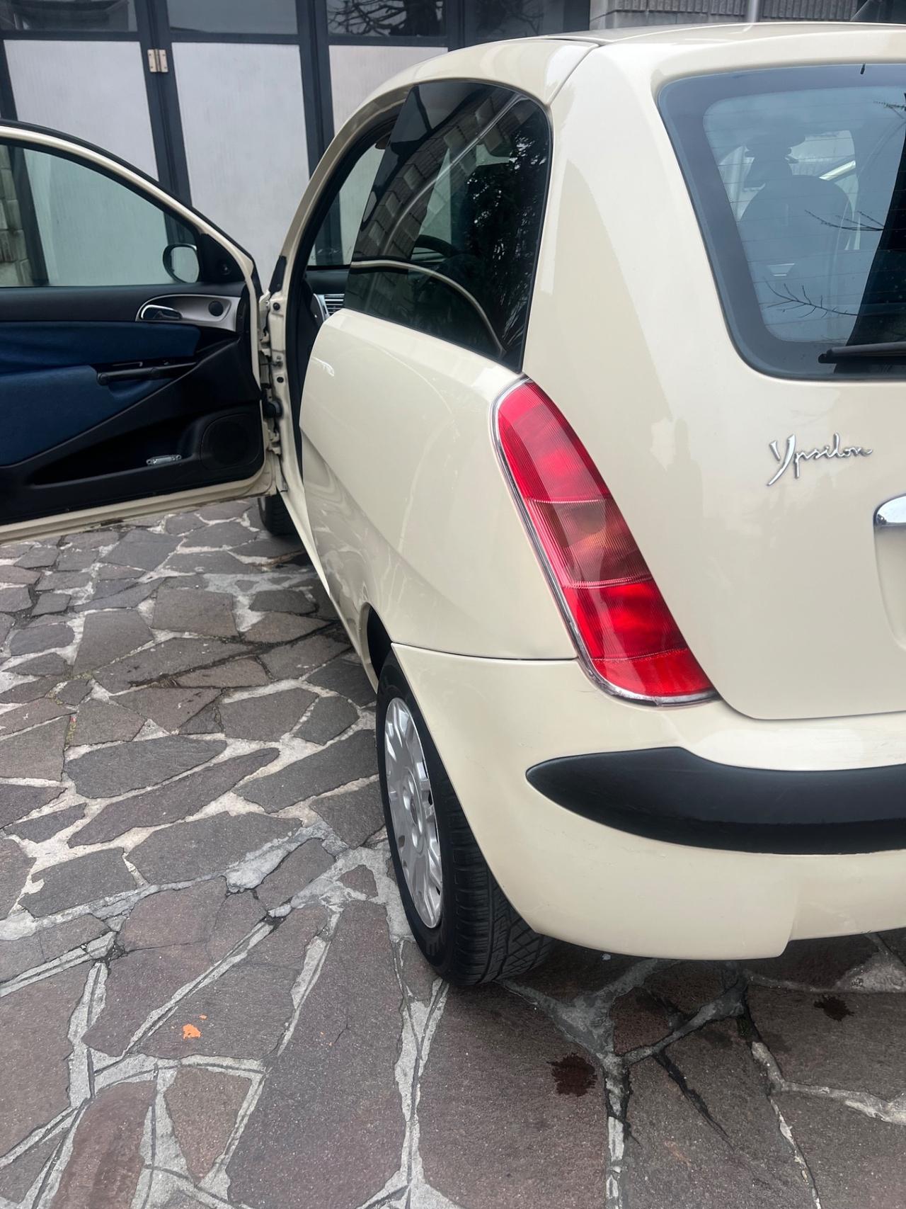 Lancia Ypsilon 1.4 Platino