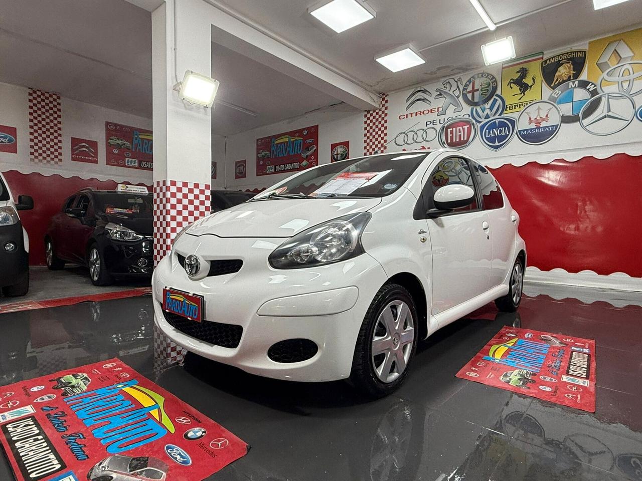 Toyota Aygo 1.0 68cv 5 porte Sol - 2011