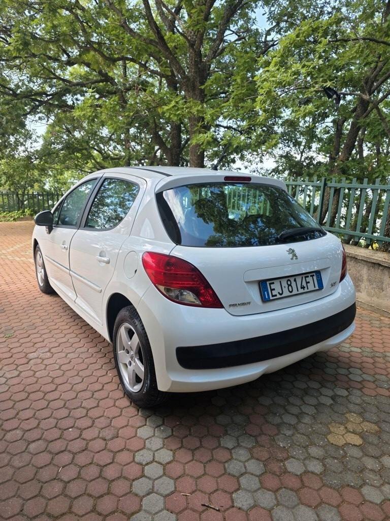 Peugeot 207 1.4 HDi 70CV 5p. Energie neopatentati