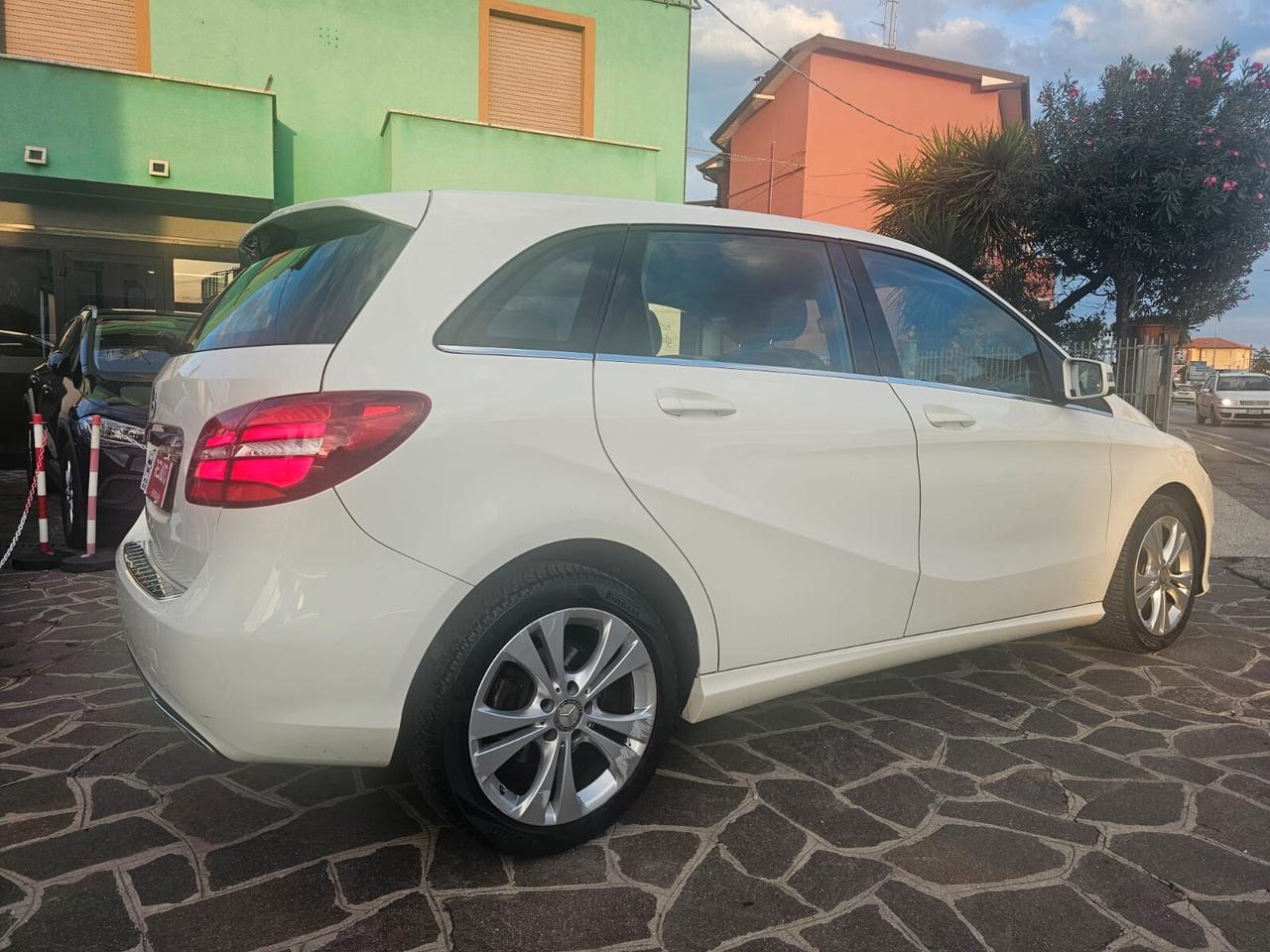Mercedes-benz B 180 d Premium