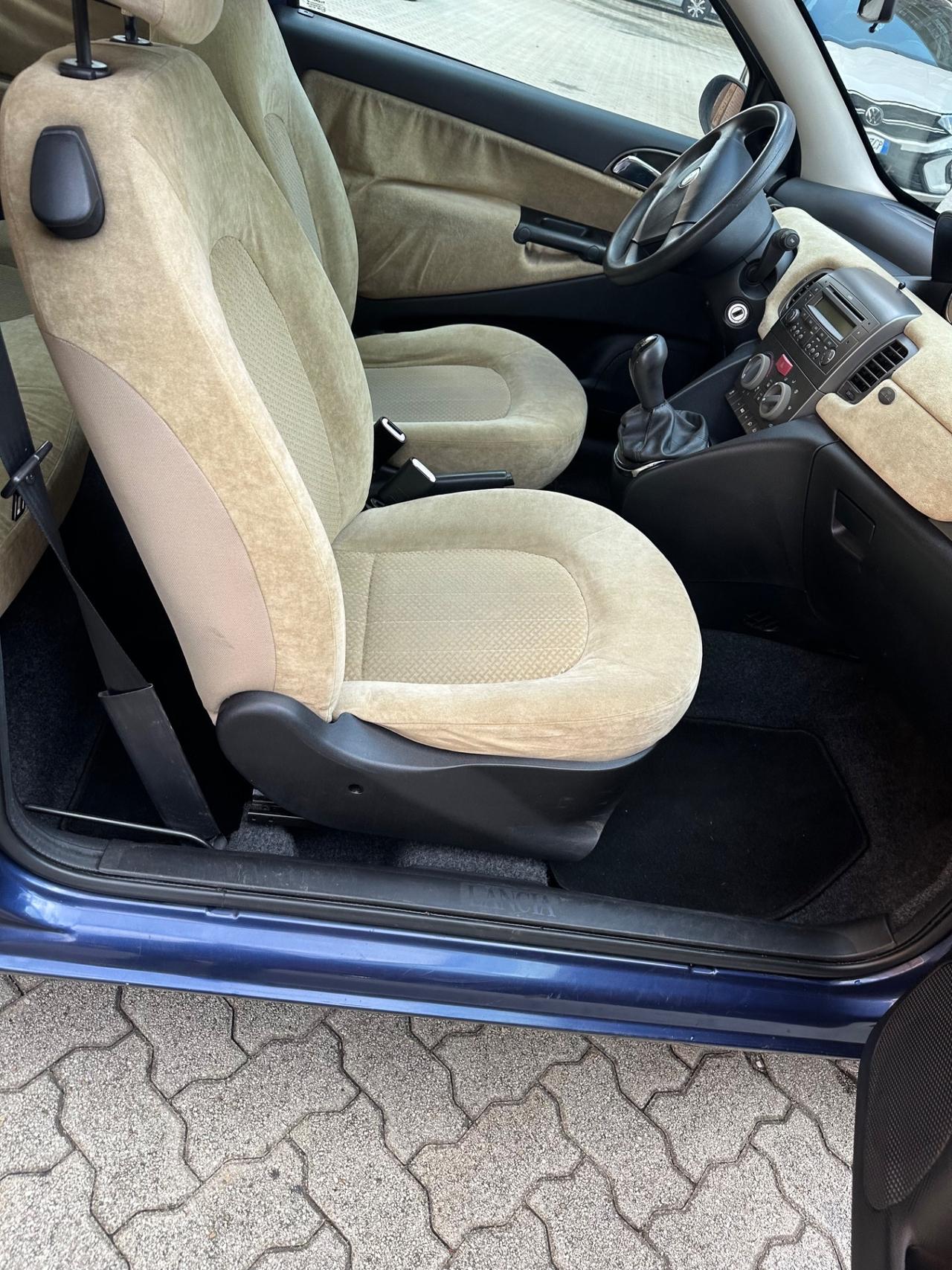 Lancia Ypsilon 1.3 MJT 90 CV Platino