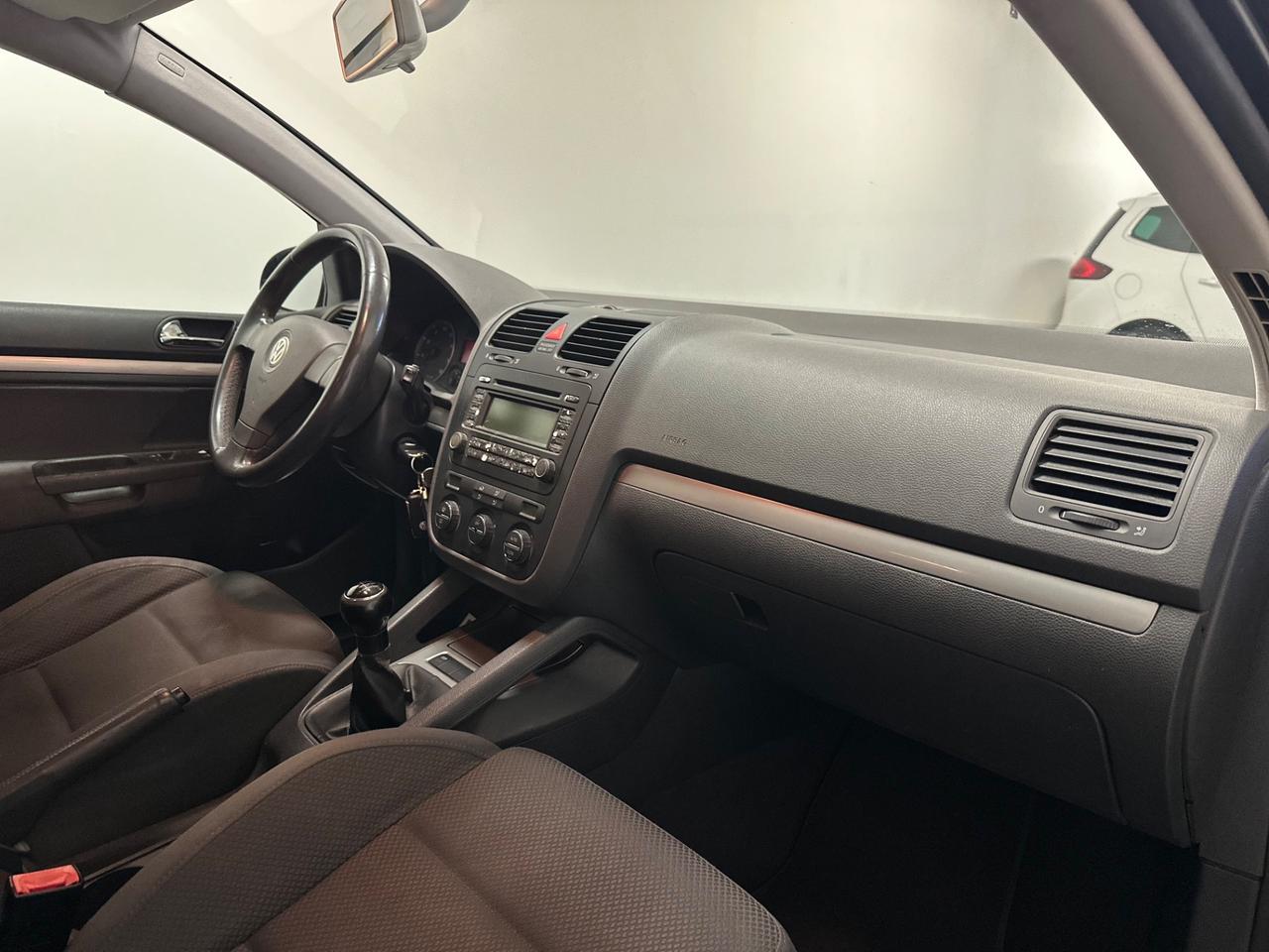 Volkswagen Golf 1.6 16V FSI 5p. Sportline NEOPATENTATI