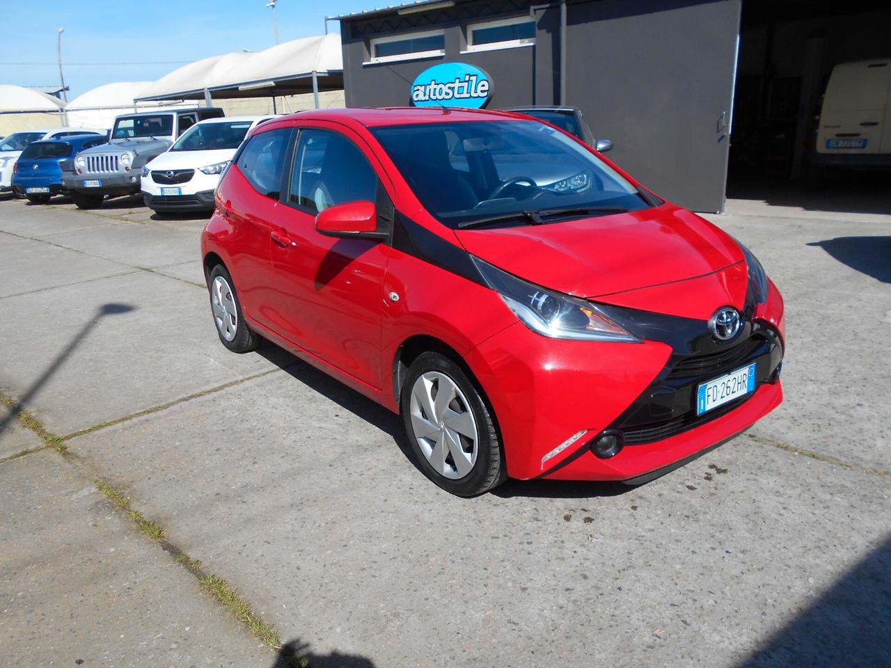 Toyota Aygo 1.0 VVT-i 69 CV 5 porte x-play