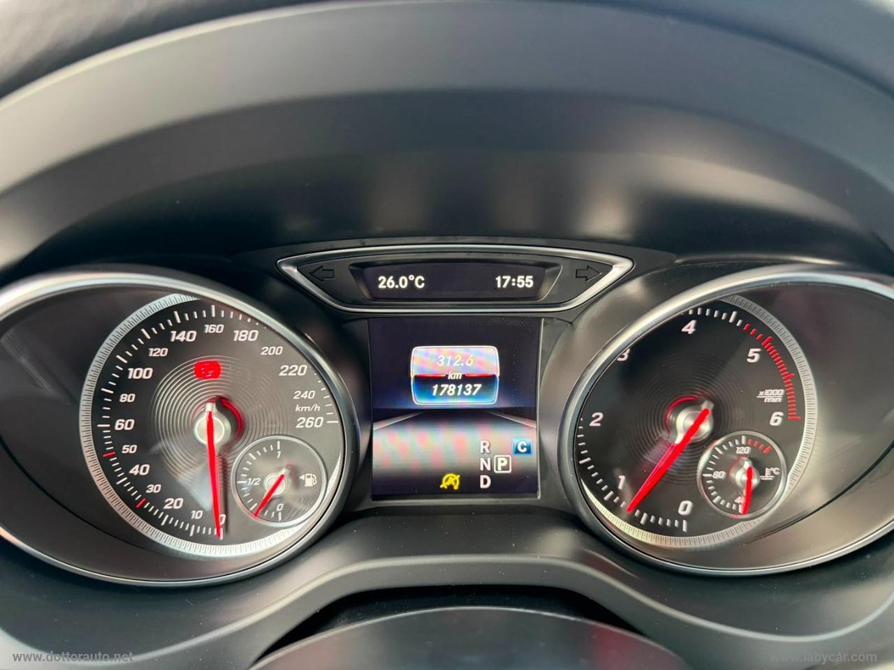 MERCEDES-BENZ GLA 200 d Automatic 4Matic Premium