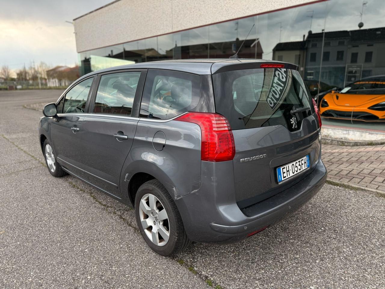 Peugeot 5008 1.6 HDi 112CV cambio robotizzato Tecno