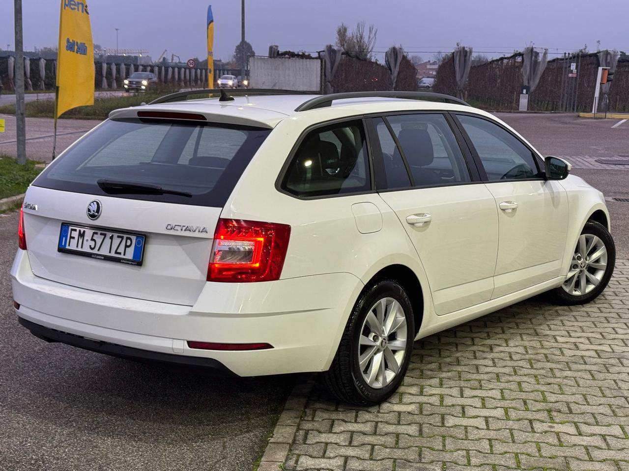 Skoda Octavia 1.6 TDI 2018 automatico Autocarro n1 4 posti