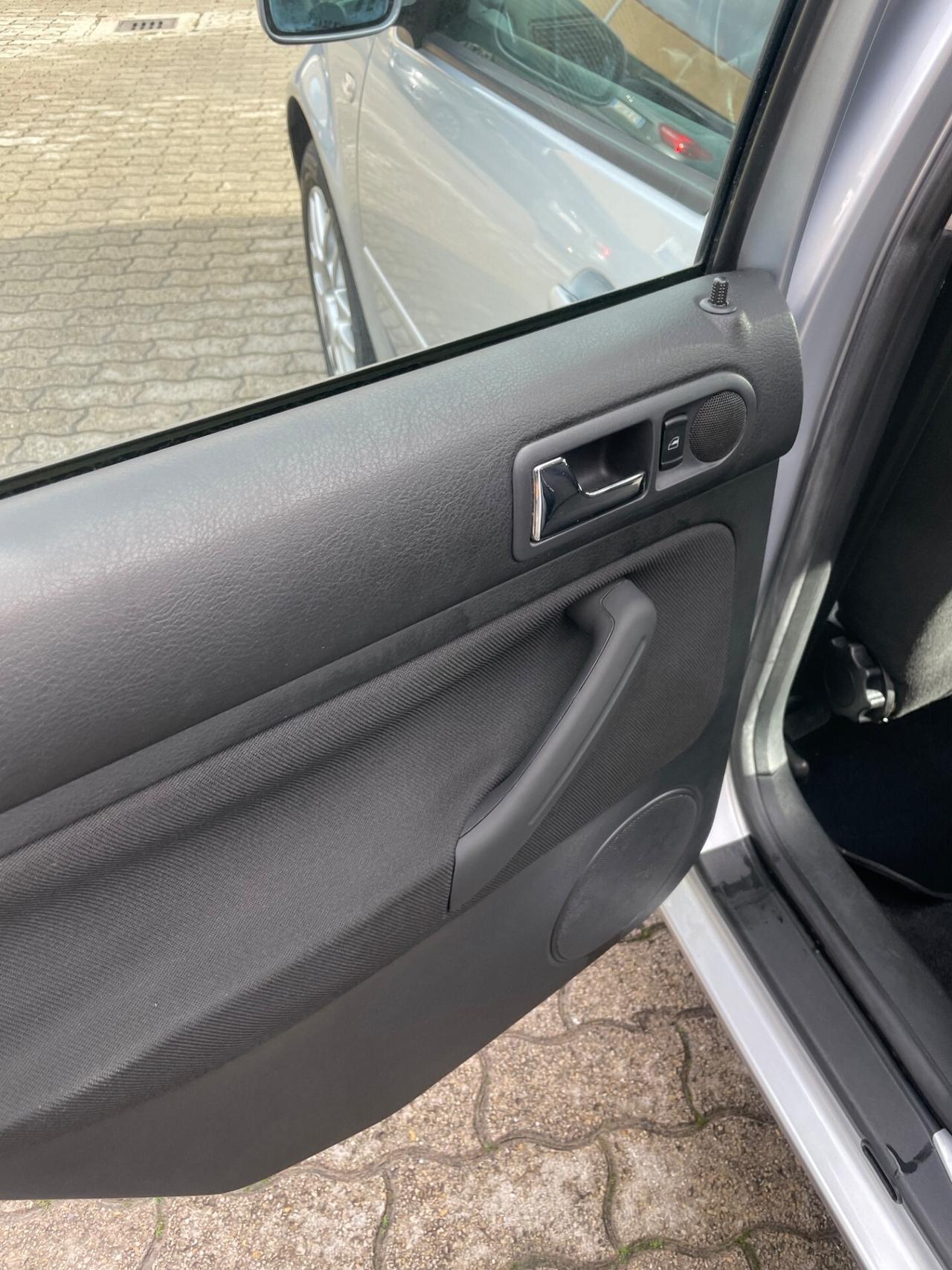 Volkswagen Golf 1.6 16V cat 5 porte Highline