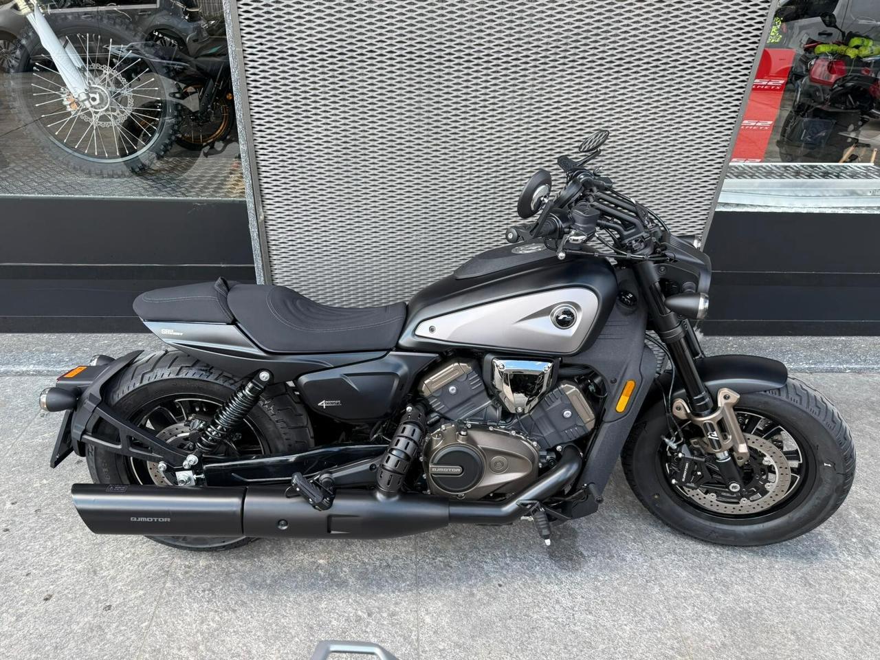Qj Motor SRV 600 custom