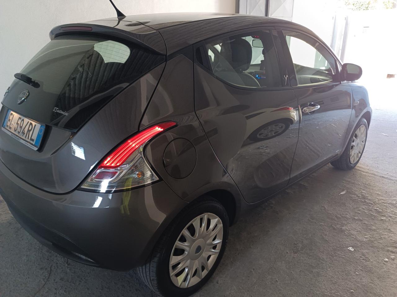 Lancia Ypsilon 1.2 69 CV Unyca