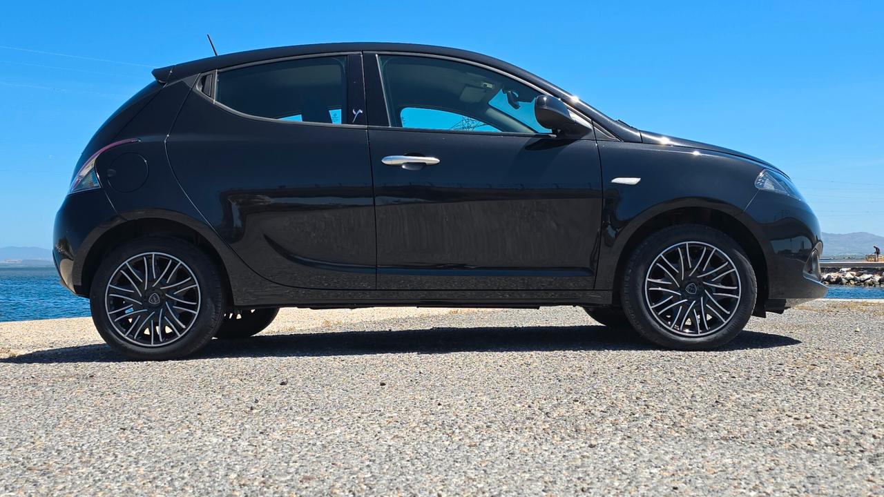 Lancia Ypsilon 1.0 FireFly 5 porte S&S Hybrid Gold