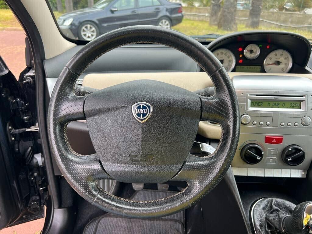 Lancia Ypsilon 1.3 MJT 75 CV Platino