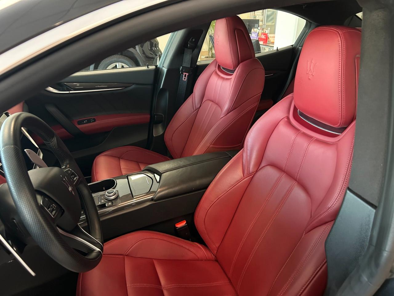 Maserati Ghibli V6 3.0 Modena 350CV
