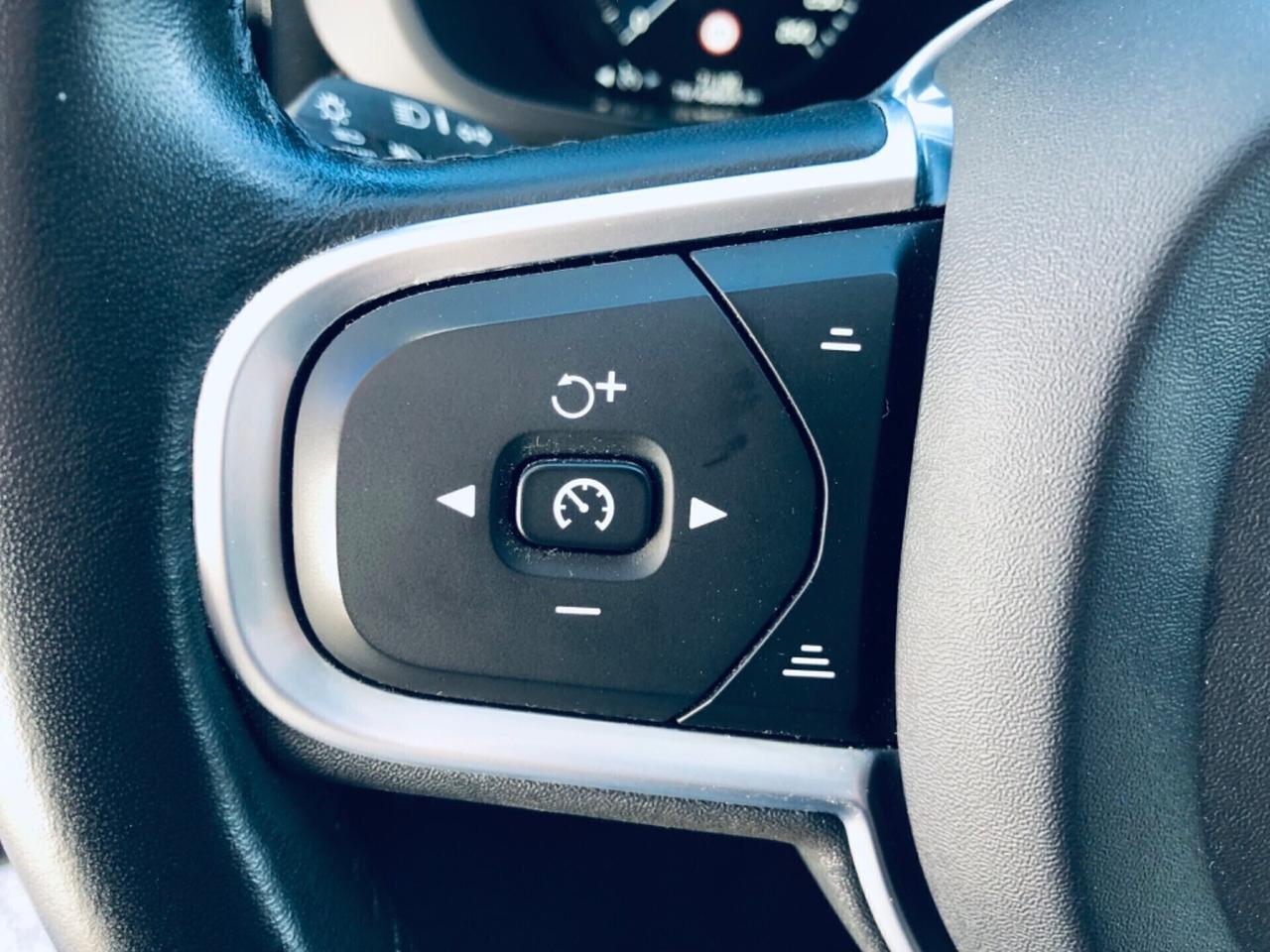 Volvo XC60 B4 D HYRBID AWD 80MILAKM NERA