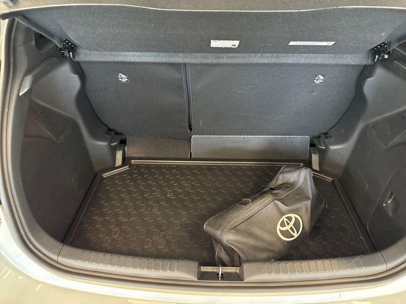 Toyota Yaris Hybrid Style MY22