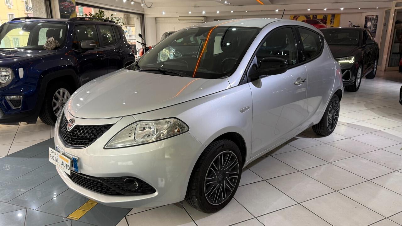 Lancia Ypsilon 1.0 FireFly 5 porte S&S Hybrid Ecochic Gold