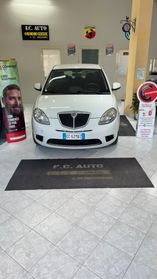 Lancia Ypsilon 1.3 MJT 75 CV Versus