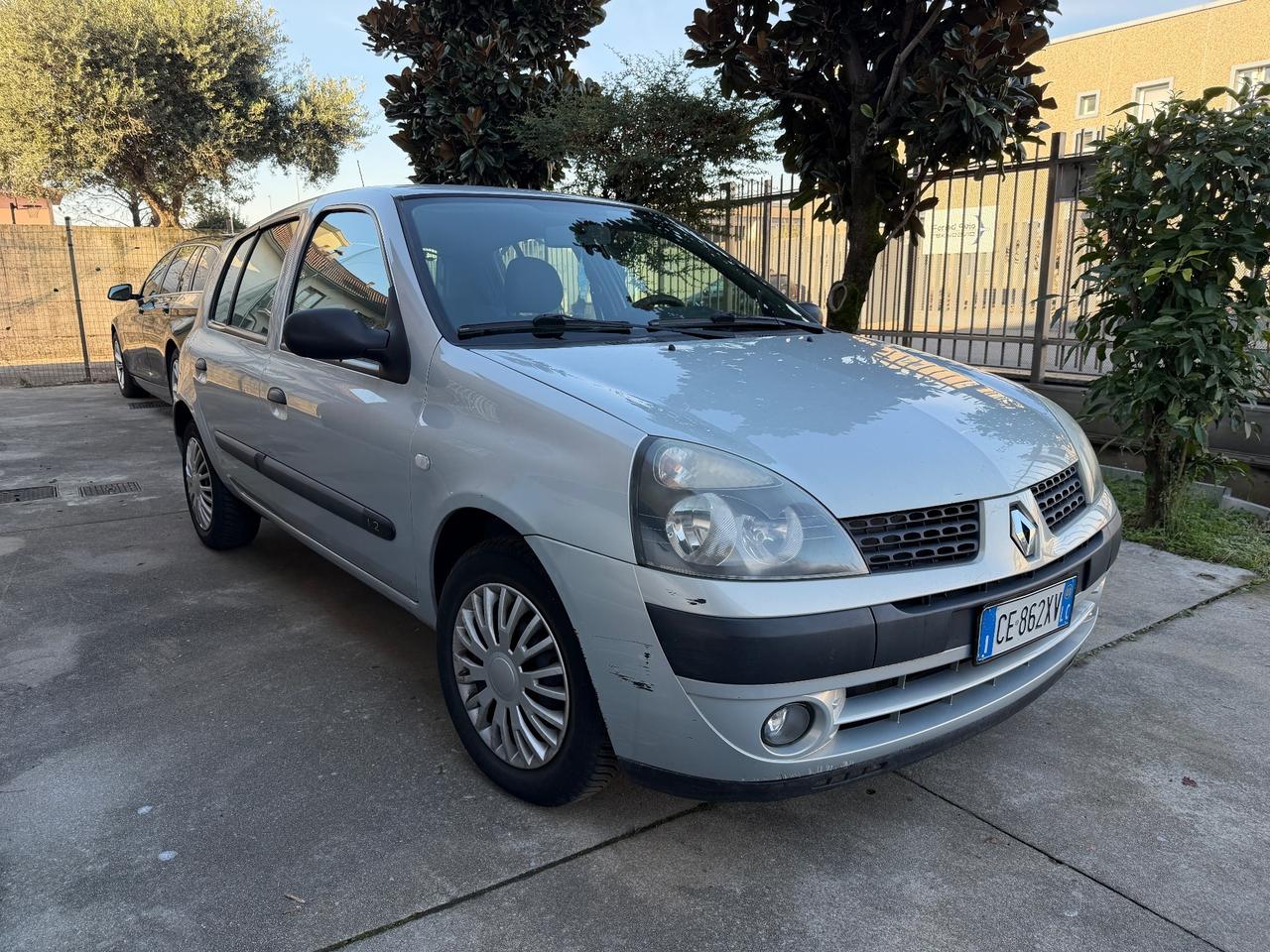 Renault Clio 1.2 cat 5 porte ok neopatentati