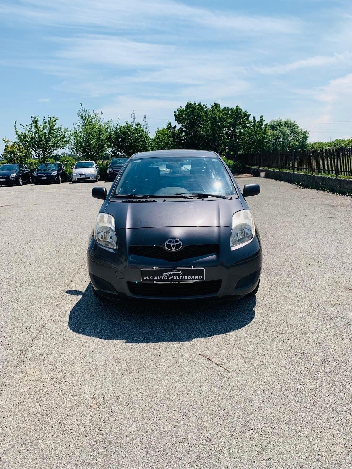Toyota Yaris 1.0 benzina 2011 130.000km neo patentati