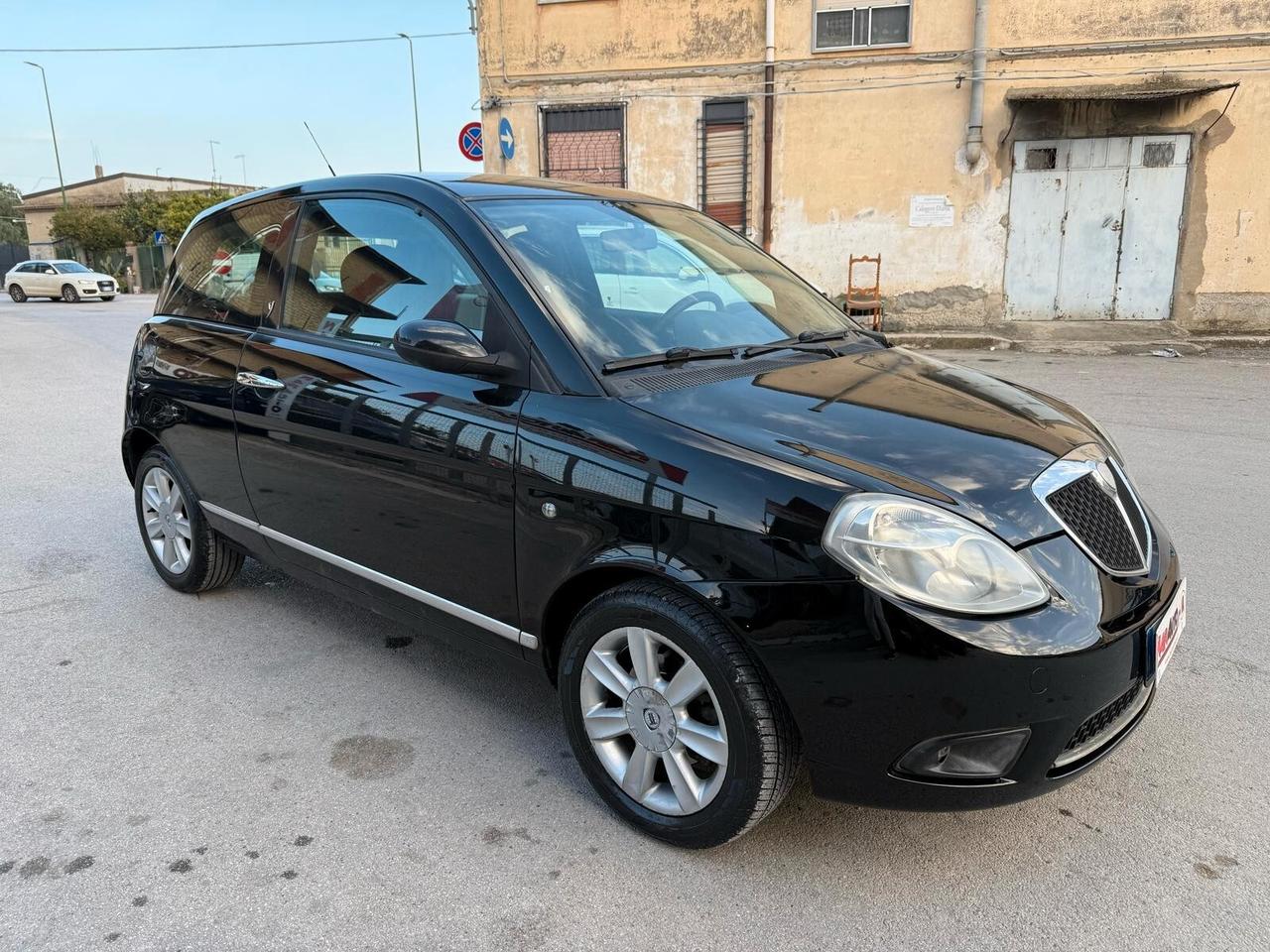 Lancia Ypsilon 1.3 MJT 90 CV Platino